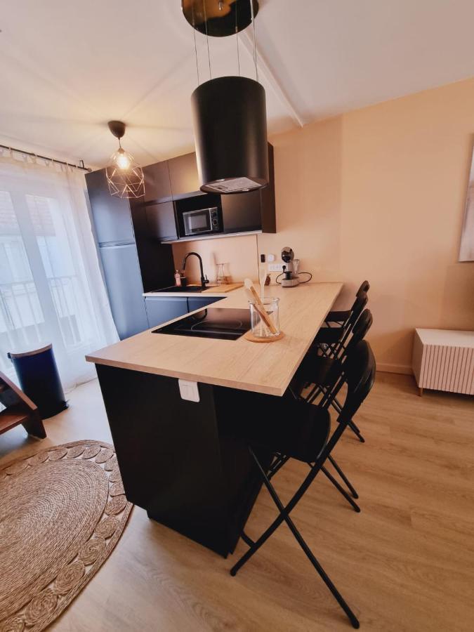 Duplex Neuf Centre Ville Avec Parking Neauphle-le-Château 外观 照片